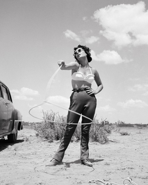 Elizabeth Taylor Spinning Lasso in "Giant"