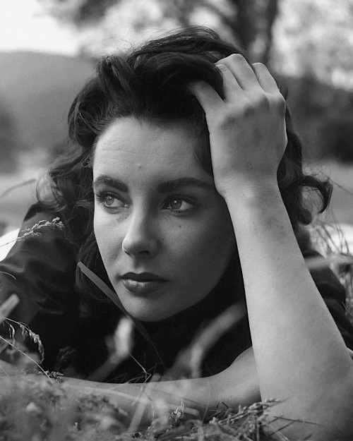 Elizabeth Taylor Up Close in "Giant"