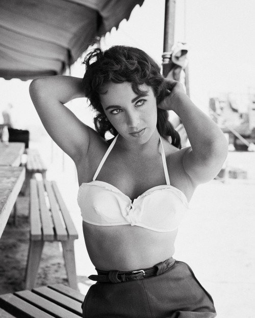 Elizabeth Taylor As Leslie Benedict